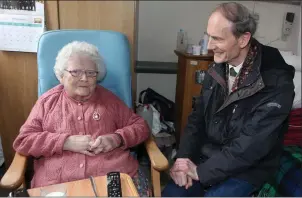  ??  ?? Eamon Fitzpatric­k, Society of St Vincent de Paul, speaking with Mary Ellen Gilmartin from Maugherow in St John’s Hospital last Friday.