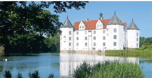  ?? FOTOS (2): BERND SCHILLER ?? Wie aus einem Märchen: das Schloss von Glücksburg