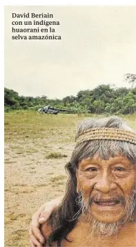  ??  ?? David Beriain con un indígena huaorani en la selva amazónica
