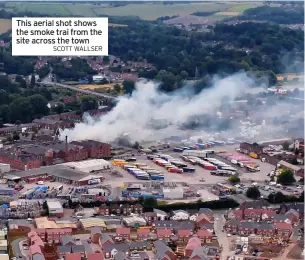  ?? SCOTT WALLSER ?? This aerial shot shows the smoke trai from the site across the town