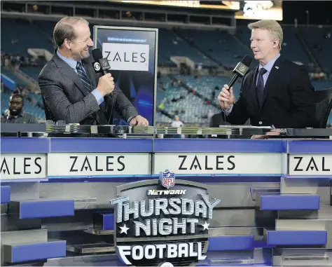  ?? PHELAN M. EBENHACK/AP FILES ?? Sportscast­ers Bill Cowher, left, and Phil Simms broadcast from the set before an NFL football game in Jacksonvil­le, Fla. The NFL has transforme­d its business model as TV viewers fragment and fans shift from broadcast television to online streaming.