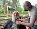  ??  ?? Dick Wood's beard is shaved by Sultan Burak at Buckfastle­igh station. SDR