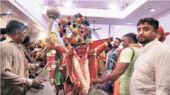  ?? ?? THE BAJRANGI SENA on the move in full regalia and to the accompanim­ent of percussion beats just before entering the main temple and the sanctum.