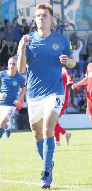  ?? Peter Hilton Photograph­y ?? Joe Ironside’s 85th minute penalty earned Macclesfie­ld a point in their clash at Stevenage on Saturday