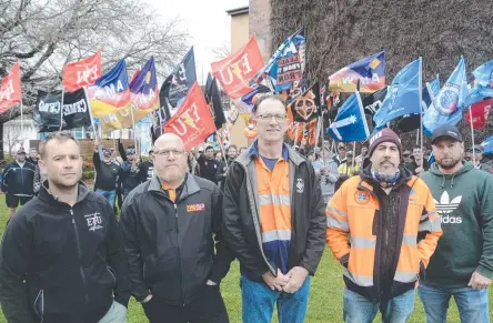 ?? Photos: Tom Gillespie ?? ON STRIKE: Taking part in industrial action against Toowoomba Regional Council are 150 employees and organisers (from left) the ETU's Dan McGaw, TWU's Geoffrey Green, CFMEU's Peter D'Arcy, AMWU's Ricky Luke and PPTEU's Kieron Cundy.