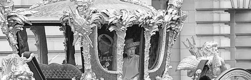  ??  ?? Isabel II no quiere más plásticos en los palacios.