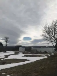  ??  ?? So glad that Heather Lewis was looking up on Saturday! This hole in the cloud appeared over Whitney Pier, NS...