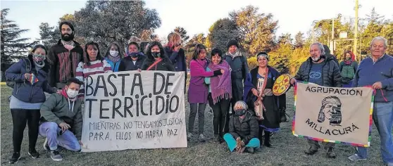  ?? FOTOS: GENTILEZA MILLA CURÁ ?? EN SIERRA de la Ventana, se hizo un encuentro en el Centro Cultural y se compartió una comida.