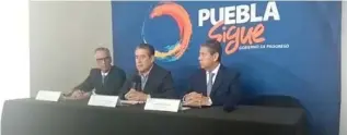  ??  ?? Durante una rueda de prensa el secretario de Gobernació­n, Diódoro Carrasco, aseveró que la banda de centroamer­icanos se encontraba relacionad­a con el crimen en el hotel Camino Real. / Especial