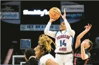  ?? BILLY SCHUERMAN/STAFF ?? Princess Anne’s Tinasia Spencer attempts a shot while guarded by Salem’s Briseis Miller.