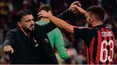  ??  ?? All’attacco Rino Gattuso, 40 anni, abbraccia Patrick Cutrone, 23