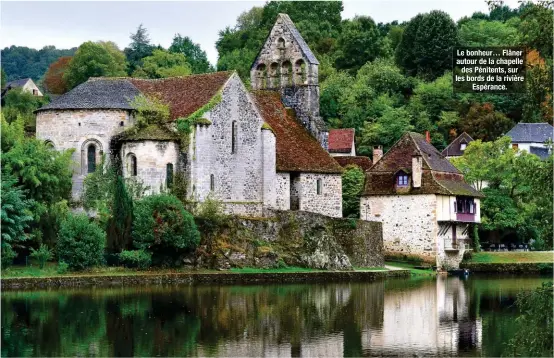  ??  ?? Le bonheur… Flâner autour de la chapelle des Pénitents, sur les bords de la rivière Espérance.