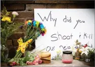  ?? AP PHOTO BY ELIZABETH FLORES ?? A makeshift memorial is left at the scene where a Minneapoli­s police officer shot and killed Justine Damond, Monday, in Minneapoli­s, Minn.