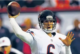  ?? | JOHN BAZEMORE/ AP ?? Jay Cutler’s 381 passing yards Sunday matched the fifth- highest game total in Bears history.