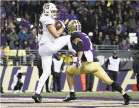  ?? Abbie Parr / Getty Images ?? Stanford tight end Kaden Smith hauls in a 14-yard touchdown pass against Washington on Saturday. Smith has eclipsed the 100-yard receiving mark three times in the past four games.