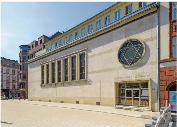  ?? FOTO: ROBBY LORENZ ?? Mit Gottesdien­sten in der Synagoge in Saarbrücke­n sowie einem besinnlich­en Fest im Gemeindesa­al feiert die Synagogeng­emeinde Saar am Sonntag ihr Neujahrsfe­st.