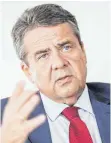  ??  ?? Sigmar Gabriel ist raus, neu dazu kommen Horst Seehofer und – wohl – Julia Klöckner.