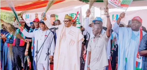  ?? Photo: State House ?? From right: Governor Akinwunmi Ambode of Lagos State; APC National Chairman, Adams Oshiomhole; President Muhammadu Buhari; Senator Godswill Akpabio; and others, during the party’s presidenti­al campaign rally in Benin, Edo State yesterday