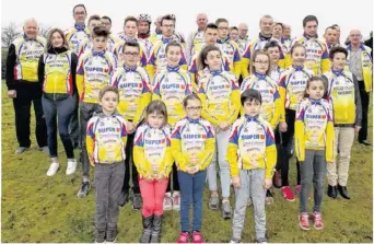  ??  ?? Les licenciés du Bocage Cycliste Mayennais lors de leur rassemblem­ent annuel.