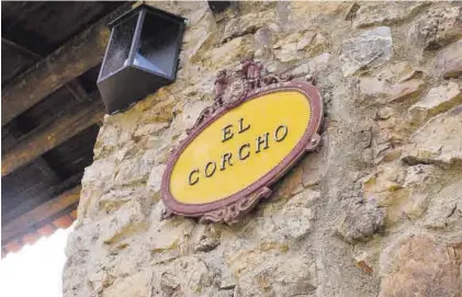  ?? JORGE VALIENTE ?? Entrada a la finca `El Corcho', situada entre Salorino y Herreruela, que fue propiedad de un antiguo alto cargo de Banesto.