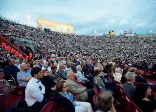  ??  ?? Strategici Vinitaly e stagione lirica sono i due principali eventi per indotto e richiamo internazio­nale per Verona. Perderli entrambi sarebbe una doppia mazzata