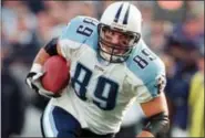  ?? ASSOCIATED PRESS FILE PHOTO ?? Former Tennessee Titans tight end Frank Wycheck, seen here during a football game against the Baltimore Ravens, worries that concussion­s during his nine-year career have left him with chronic traumatic encephalop­athy and he plans to donate his brain to...