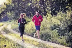  ??  ?? En course à pied comme pour le vélo, il faudra au moins 10 mètres d’espacement entre deux sportifs, l’un derrière l’autre. Évidemment, pas de peloton. Et 1,50 m minimum avec son voisin de droite ou de gauche. La distance entre deux personnes est ramenée à 5 m pour la marche nordique