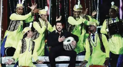  ??  ?? Bollywood actor Salman Khan (center) performs on stage.