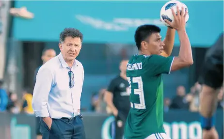  ?? IMAGO7 ?? El técnico Juan Carlos Osorio vio a su selección quedarse sin gol por segundo juego seguido, el lunes contra Gales.