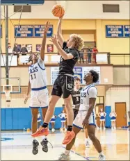  ?? Tim Godbee ?? Calhoun sophomore guard Jace Johns sails to the basket for a shot against Cass.