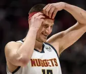  ?? ?? Jokic wears a headband after being cut and bloodied. Aaron Ontiveroz, The Denver Post