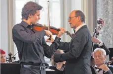  ?? FOTO: HV ?? Das Sinfonieor­chester Friedrichs­hafen gab in Weißenau ein Frühlingsk­onzert, Solist Oskar Kaiser begeistert­e das Publikum.