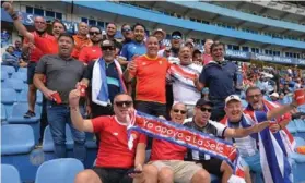  ?? DIARIO HOY ?? La afición tica también se hizo presente al Estadio Cuscatlan.