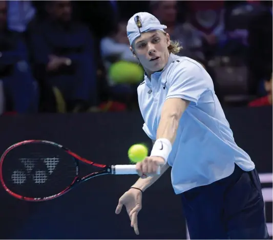  ?? PHOTO D’ARCHIVES, AFP ?? Le Canadien Denis Shapovalov a vu son parcours prendre fin après deux défaites en trois matchs dans le cadre du Championna­t de fin d’année de l’ATP des joueurs de 21 ans et moins, disputé à Milan, en Italie. Hier, il s’est incliné devant le Russe...