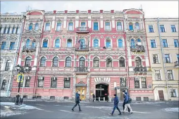  ?? Dmitri Lovetsky Associated Press ?? RUSSIA has ordered the closing of the U.S. Consulate in St. Petersburg, above, and is expelling 60 U.S. envoys.