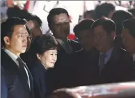  ?? REUTERS ?? Republic of Korea ex-leader Park Geun-hye greets supporters as she arrives at her home in Seoul on Sunday.