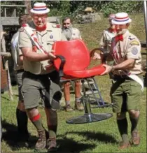  ?? CHRIS BARBER — DIGITAL FIRST MEDIA ?? A barbershop trio brings in the barber chair, followed by Tom Murphy, rear.