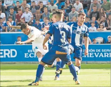  ??  ?? ÚLTIMO TRIUNFO BLANCO. Ceballos lideró al Real Madrid marcando los dos goles del triunfo.