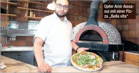  ??  ?? Opfer Amir Aissaoui mit einer Pizza „Bella vita“