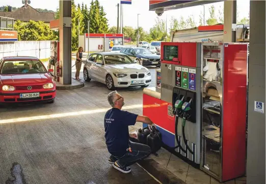  ?? Foto Voranc Vogel ?? Država ne more sprostiti goriv iz državnih rezerv – te so namenjene za izredne razmere oziroma hude motnje na trgu, je pojasnil gospodarsk­i minister.