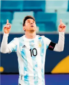  ??  ?? FESTEJO. El argentino Lionel Messi celebra uno de sus tantos anotado a los bolivianos.
