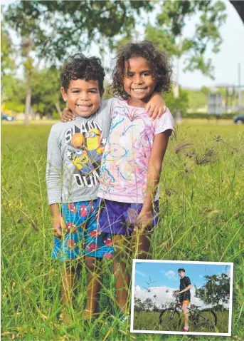  ?? Pictures: EVAN MORGAN ?? GROWING PAINS: Jahmon, 4, and Lorella Coolburra, 5, and ( inset) Jesse Bowker, 11, in long grass at Bushland Beach.