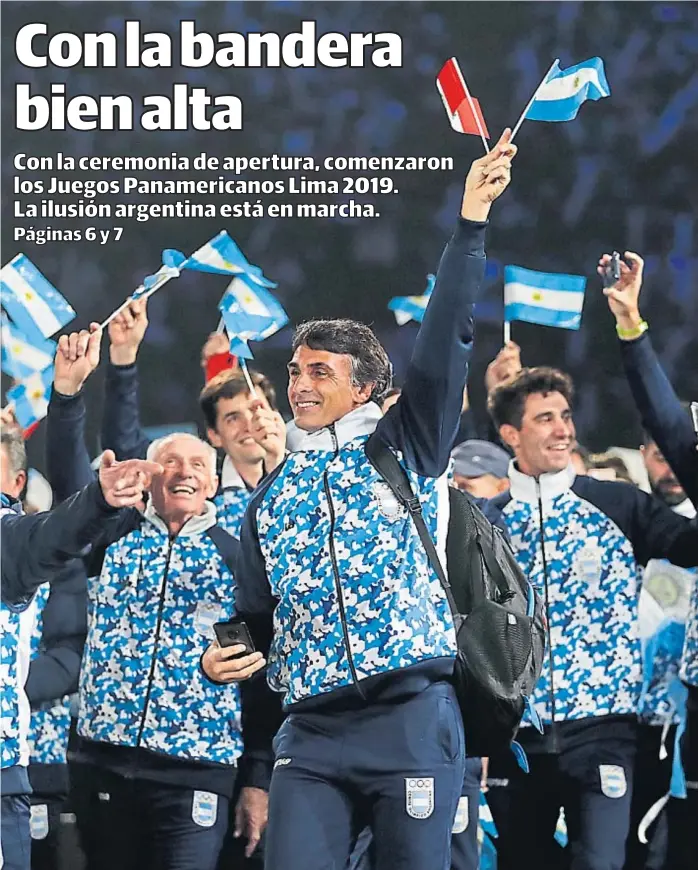  ?? (AP) ?? Los primeros en salir. La delegación argentina hizo punta en el Estadio Nacional de Lima, donde se desarrolló la gran fiesta de apertura de los Juegos Panamerica­nos.
