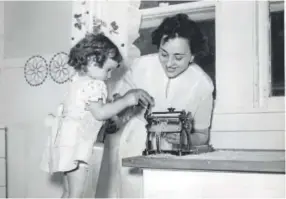  ?? Courtesy Marie DiTomas ?? Philomena DiTomas makes pasta in her Cleveland kitchen with her daughter, Marie, in the late 1950s.