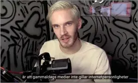  ?? FOTO: YOUTUBE ?? ARG PÅ MEDIERNA. I sitt försvarsta­l på Youtube anklagar Kjellberg medierna för illvilliga attacker där de förtalar människor. Han säger också att medierna sysslar med klickrubri­ker.