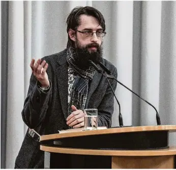  ??  ?? Clemens J. Setz bei der Verleihung des Berliner Literaturp­reises 2019.