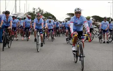  ?? (Photos Jean-Marc Rebour, Cyril Dodergny et DR) ?? Le peloton, fort de  coureurs originaire­s du monde entier, prenait le départ hier matin en direction Monaco par le bord de mer.