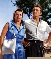  ??  ?? EIN KUSS, der nicht im Drehbuch stand: Senta Berger mit Kirk Douglas in „Der Schatten des Giganten“(1966)