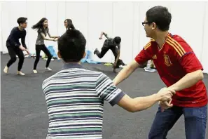  ??  ?? Participan­ts playing a game during Sunway University Department of Performing Arts chairman and lecturer Kelvin Wong’s session.