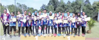  ??  ?? OUTSTANDIN­G ACHIEVEMEN­T: The title-winning SSMS girls' under-14 squad with Kasnizam (left) and Md Aminuddin (2nd left) posing after receiving their prizes.